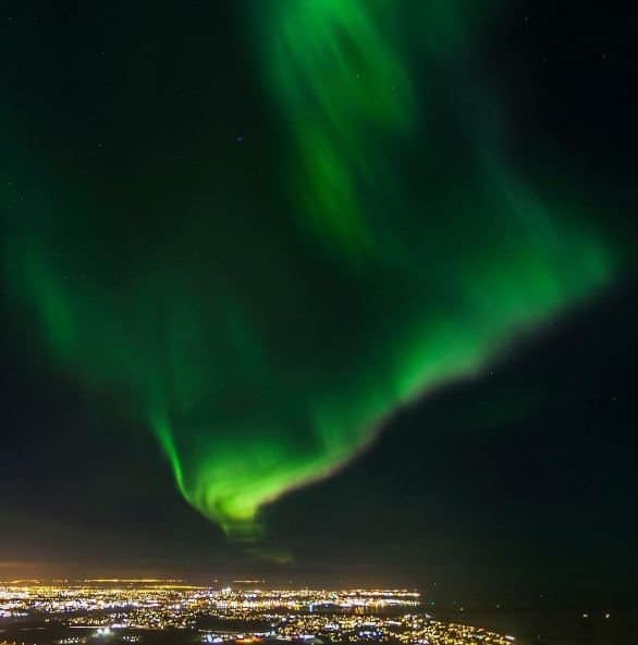 aurore-boreale-sur-reykjavik