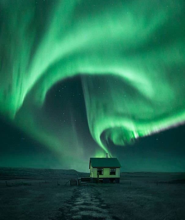 magnifique-aurore-boreale-par-world-aurora-en-islande