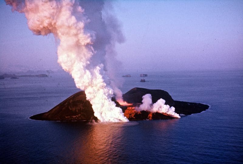 Eruption de l'île de Surtsey en 1963