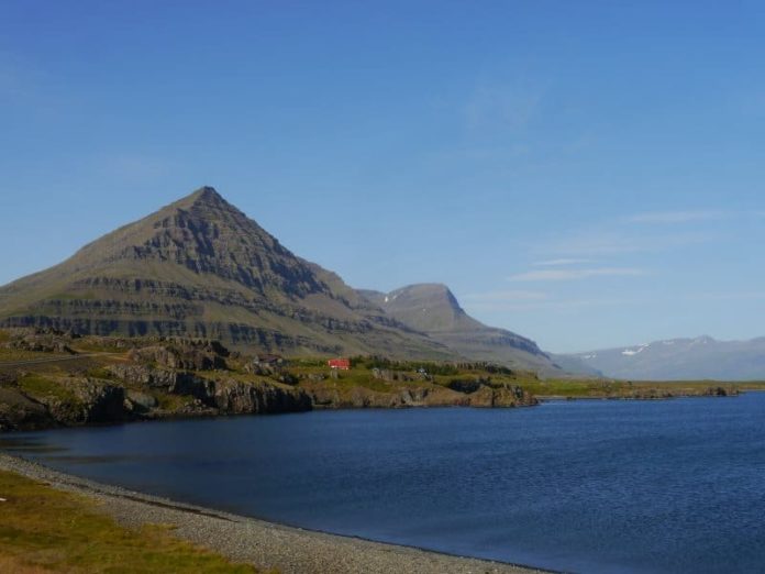 Montagne pyramide de Berufjordur