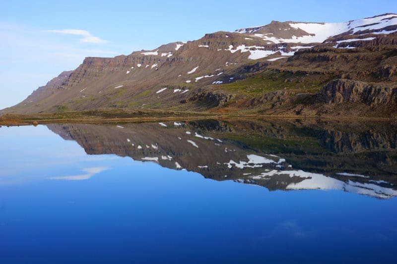 Lac en haut du Mjoifjordur
