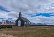 Pourquoi l’Islande est-elle une destination idéale pour les couples ? Chapelle Búðakirkja