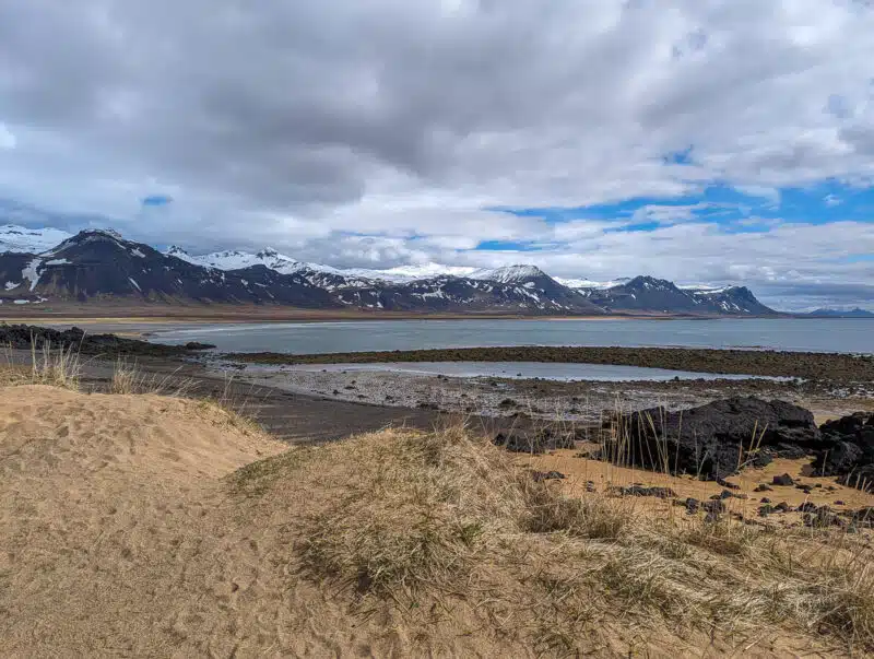 Plage à côté de Búðakirkja