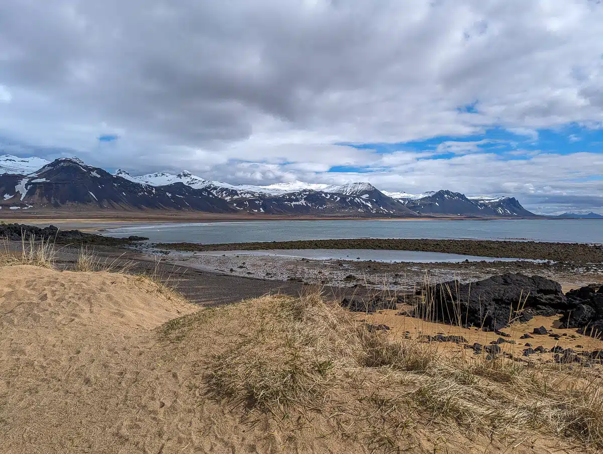 Plage à côté de Búðakirkja