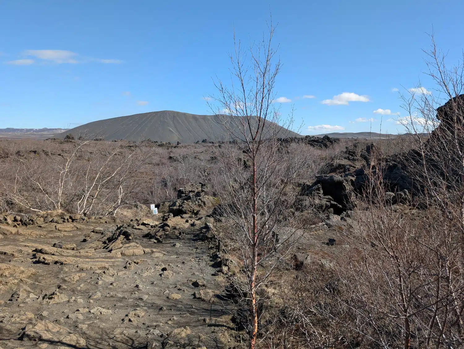 Dimmuborgir vers Hverfjall