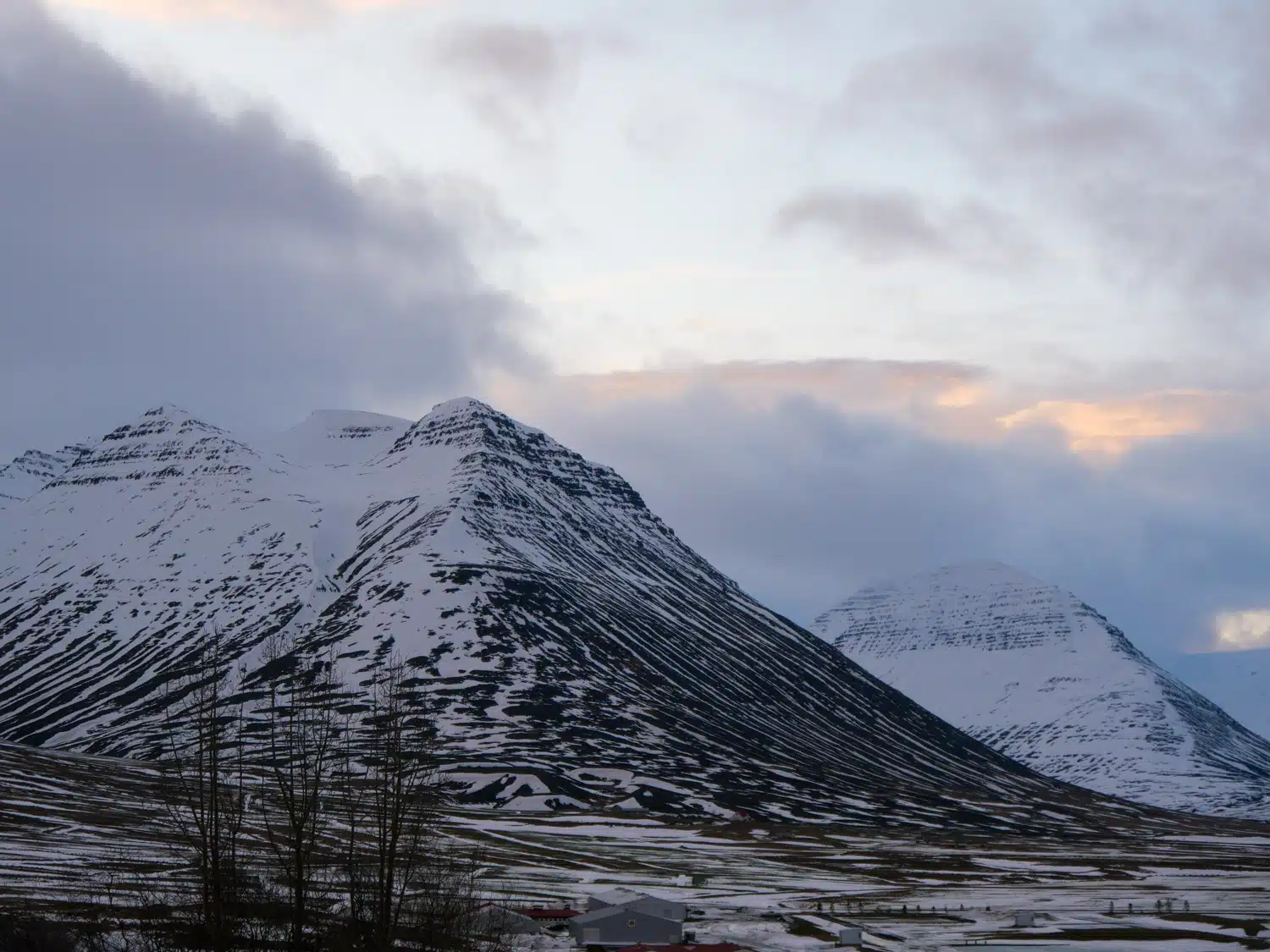 Montagnes autour d'Holar