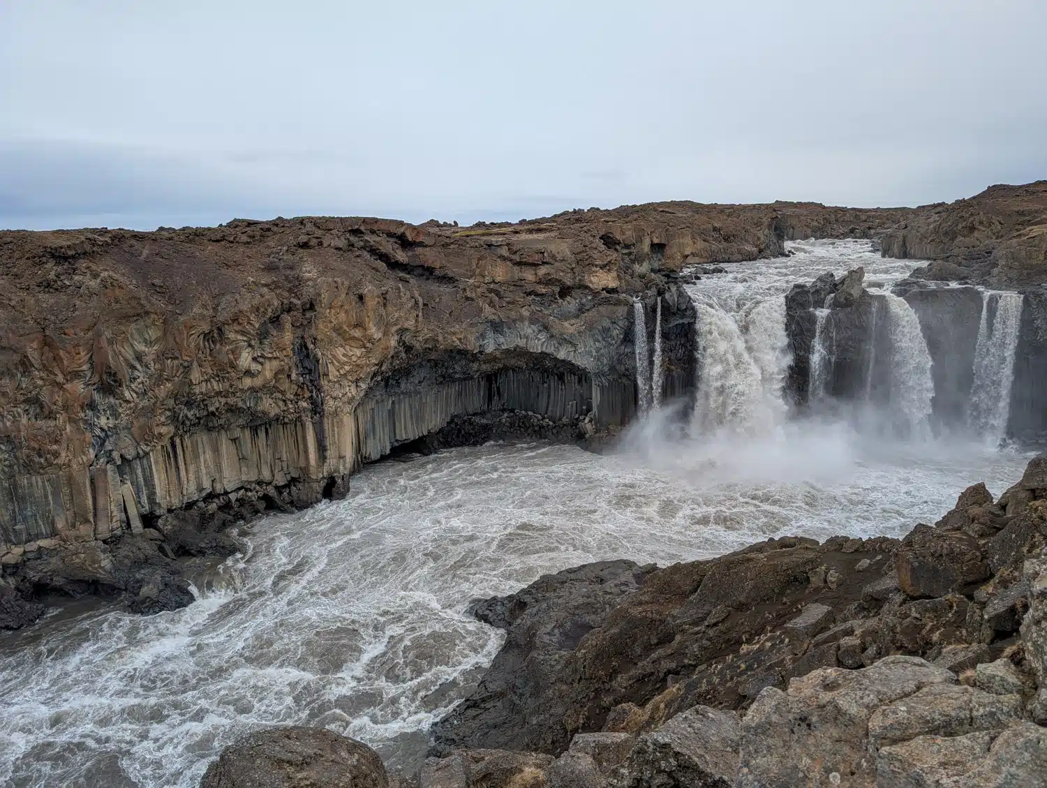 Belle chute Aldeyjarfoss
